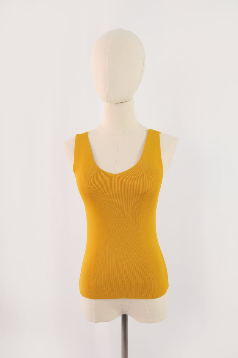 เสื้อยืดคอวี - V-Neck Sleeveless Top