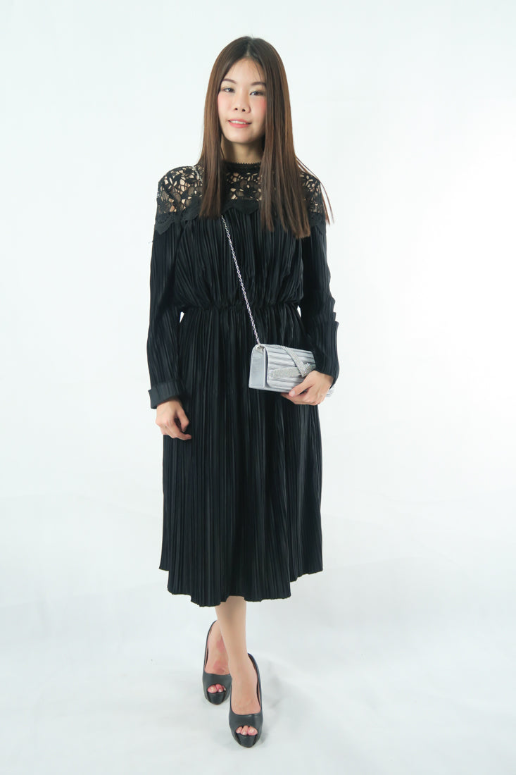 เดรสกำมะหยี่แต่งลูกไม้ - Lace Pleated Velvet Midi Dress