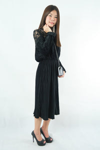 เดรสกำมะหยี่แต่งลูกไม้ - Lace Pleated Velvet Midi Dress