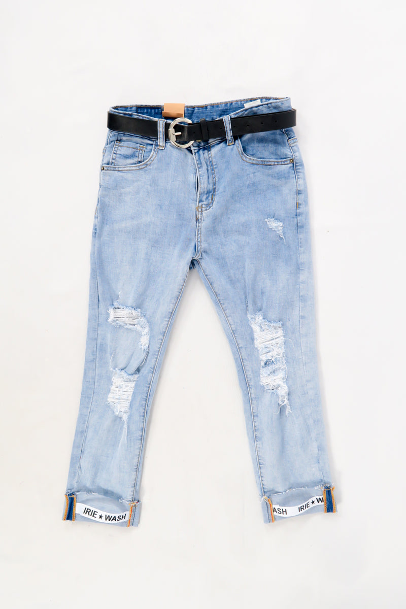 กางเกงยีนส์เอวสูง  - High-Waisted Jeans