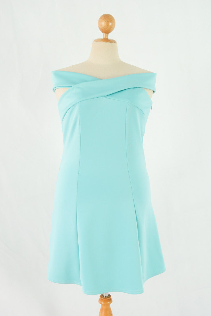 เดรสเปิดไหล่ - Off-The-Shoulder Dress