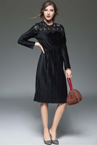 เดรสกำมะหยี่แต่งลูกไม้ - Lace Pleated Velvet Midi Dress