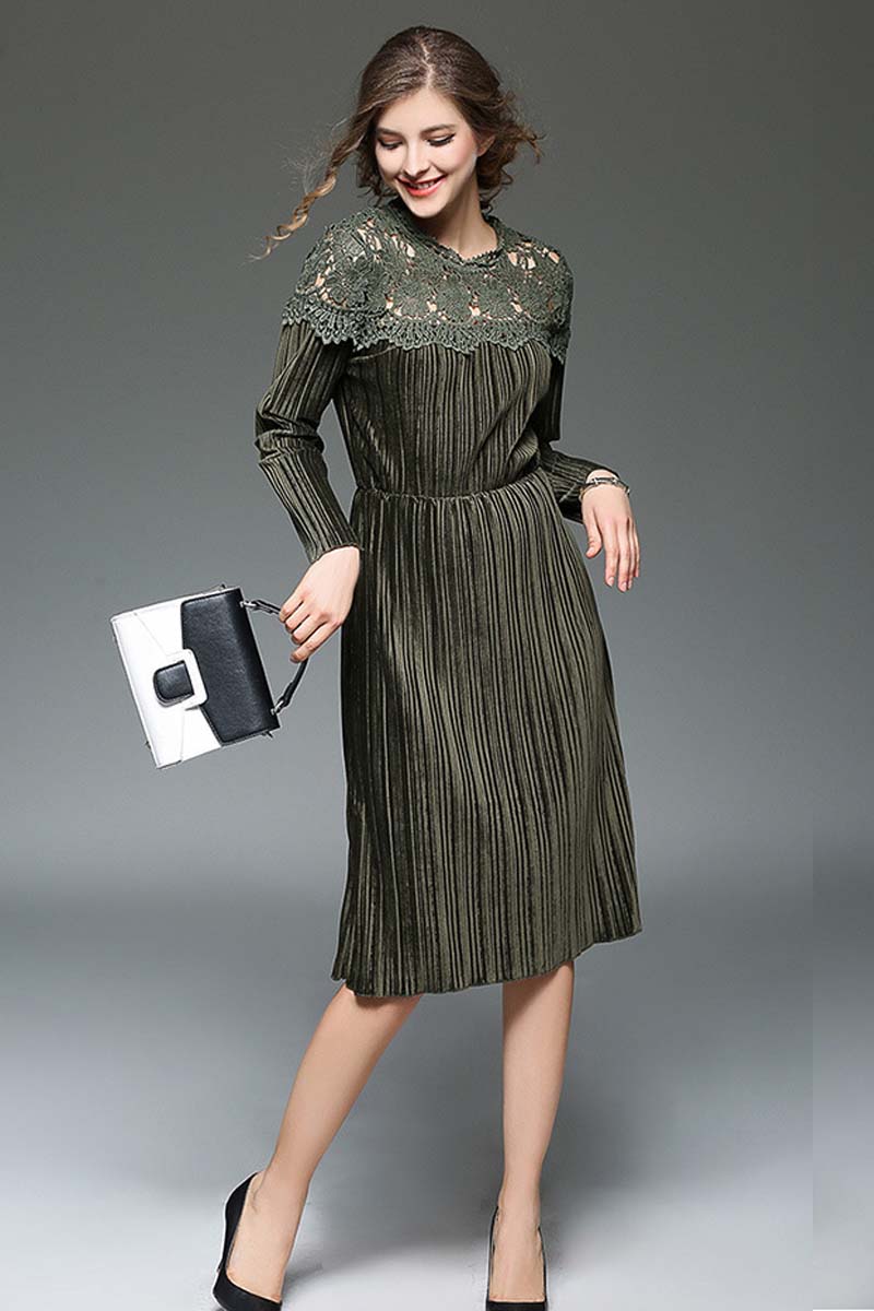 เดรสกำมะหยี่แต่งลูกไม้ - Lace Pleated Velvet Midi Dress