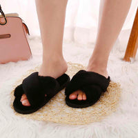 รองเท้าแตะขนเฟอร์ - Cross Straps Plush Faux Fur Rubber Sole House Slipper