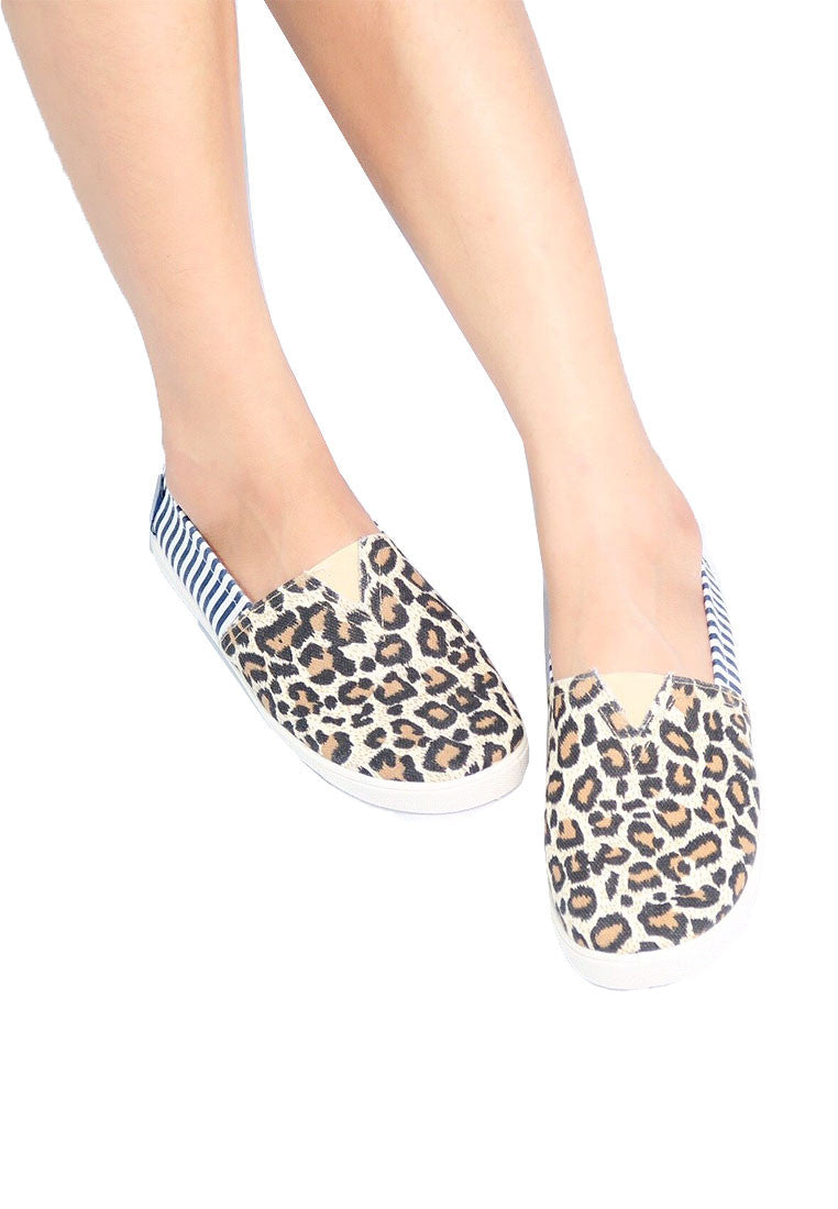 รองเท้าผ้าใบแคนวาสส้นแบนลายปริ้นแต่งริ้ว - Leopard Printed-Stripe Sneaker Shoes