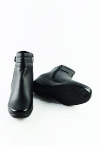 รองเท้าบูทหนังกันหนาว No.6822 - Faux Fux Patent Leather Ankle Boots